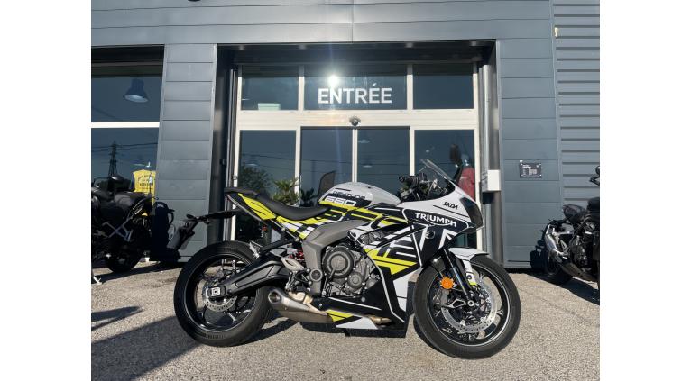 TRIUMPH 	DAYTONA 660