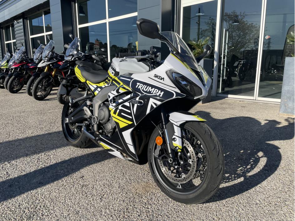 TRIUMPH 	DAYTONA 660