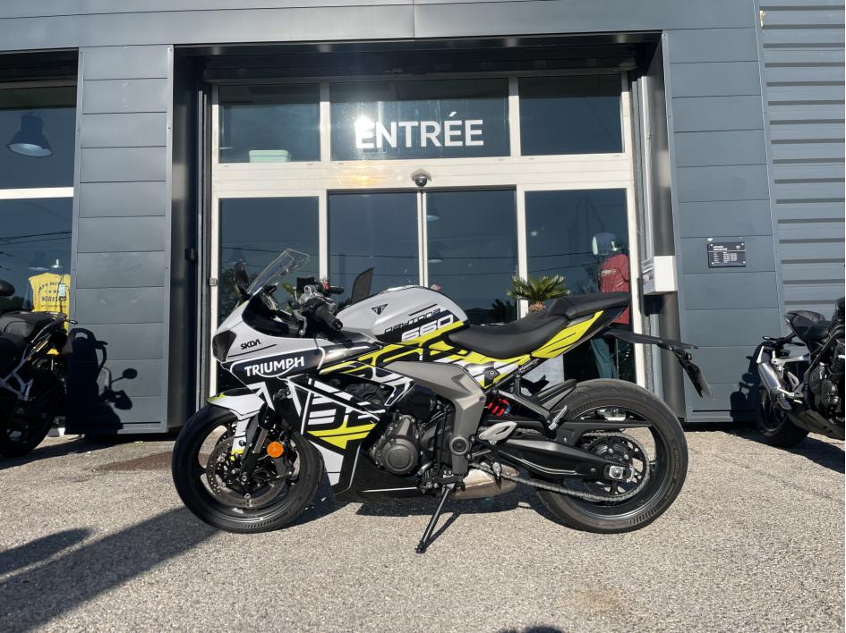 TRIUMPH 	DAYTONA 660