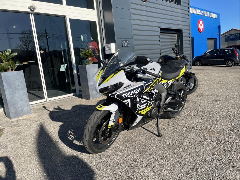 TRIUMPH 	DAYTONA 660