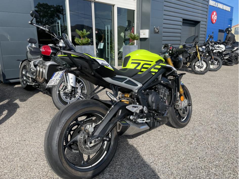 TRIUMPH STREET TRIPLE 795 MOTO 2