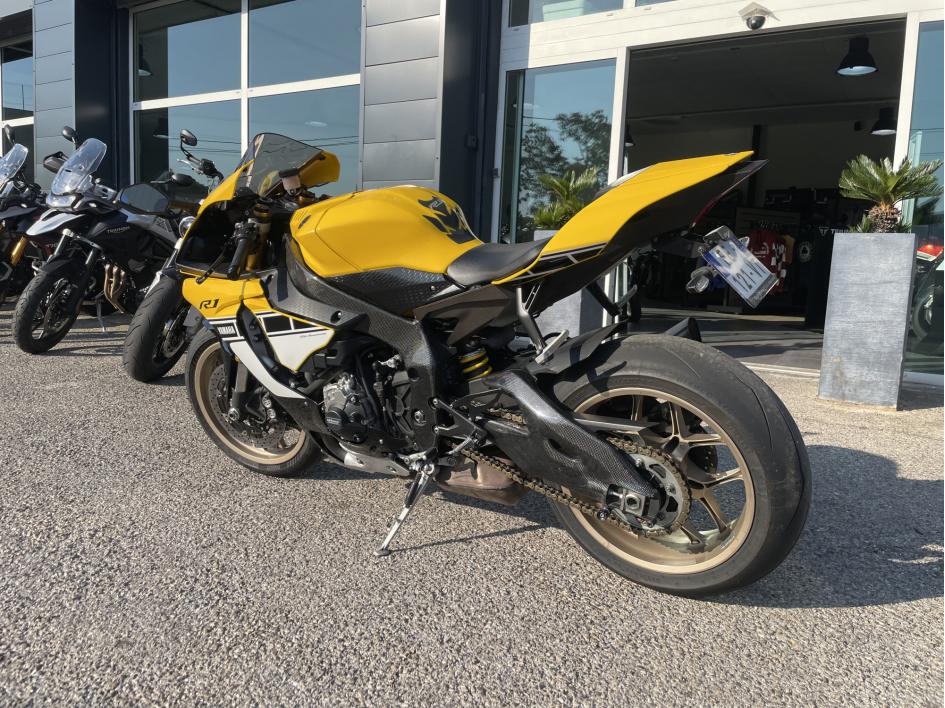 YAMAHA YZF 1000 R1 60TH