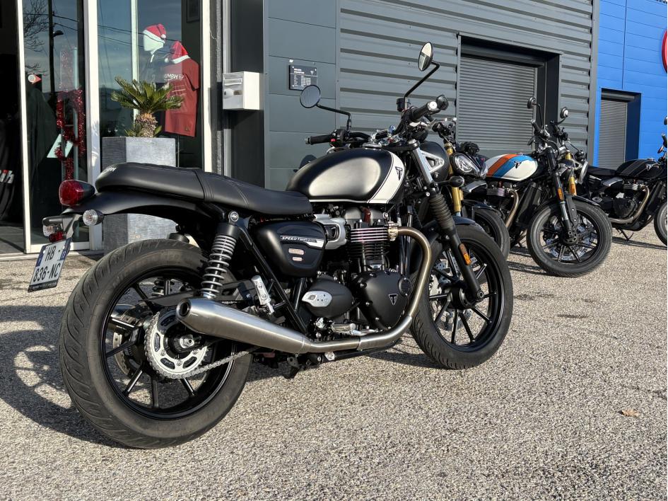 TRIUMPH SPEED TWIN 900