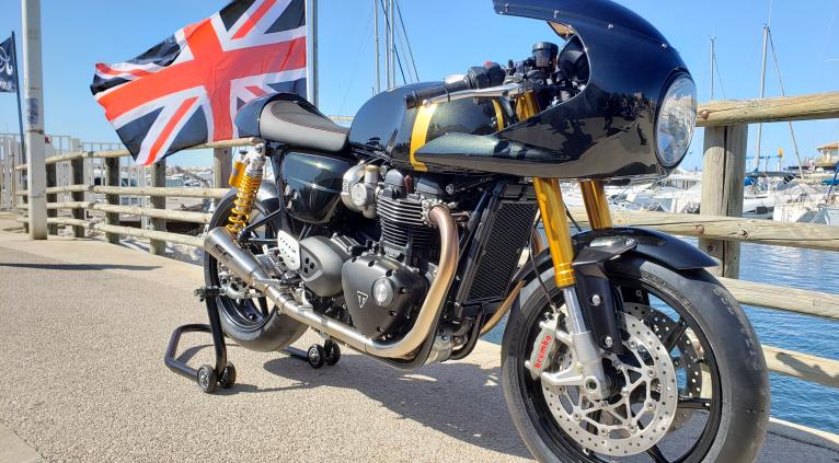THRUXTON R JACK'N RACE